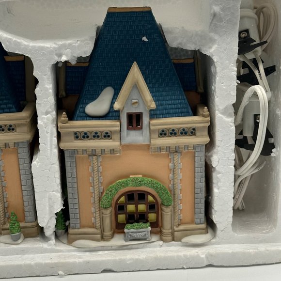 Department 56 Disney Parks Village Series Heritage Village Collection Light Up - Picture 9 of 16